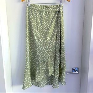Vine & Love. Side wrap skirt. Size Medium.